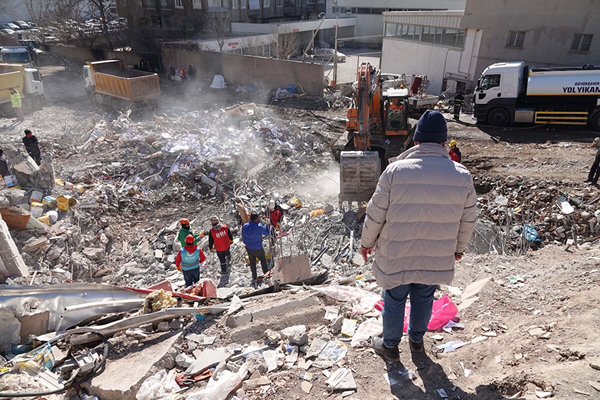 Savaş ve ekibi, binadaki yapılacak kapsamlı incelemenin ardından deney sonuçlarını rapor halinde düzenleyerek, adli birimlere iletecek.