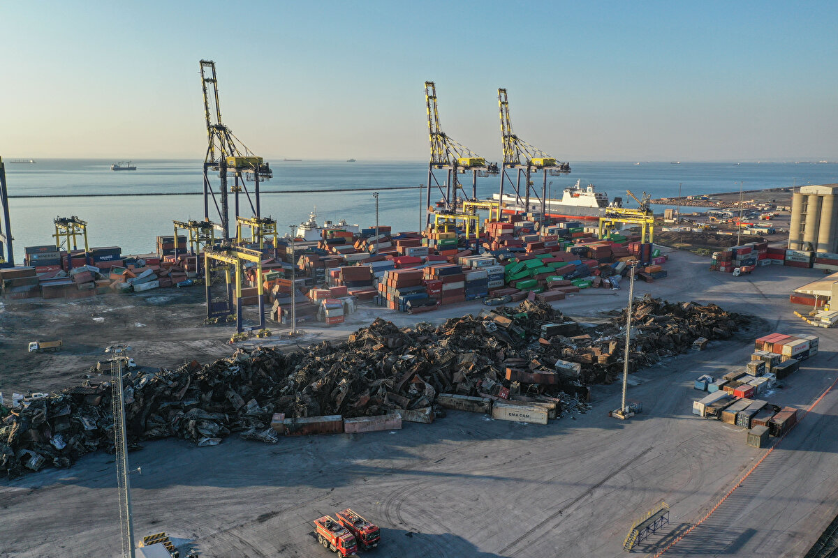 Kahramanmaraş merkezli depremler sonrası 6 Şubat'ta İskenderun Limanı'ndaki konteynerlerde çıkan yangın, karadan, havadan ve denizden 4 gün süren müdahalenin ardından söndürülmüş, bölgedeki denizcilik faaliyetleri başlatılmıştı.<br>