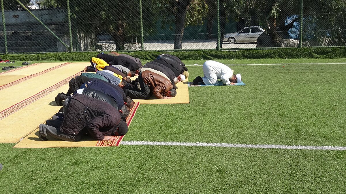 Kahramanmaraş'ta meydana gelen depremin yoğun olarak etkilediği Hatay'ın Antakya ilçesinde binaların yanı sıra camiler de yıkıldı.