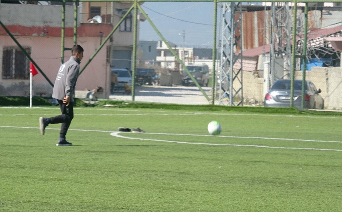 Elektrik şu an yok. Elektrik olduğunda ezan da okuyoruz. Diğer cami ibadete açık ama köy girişinde ana yola yakın'' ifadelerini kullandı.<br><br><iframe width="560" height="315" src="https://www.youtube.com/embed/BiyjEppilt4" title="YouTube video player" frameborder="0" allow="accelerometer; autoplay; clipboard-write; encrypted-media; gyroscope; picture-in-picture; web-share" allowfullscreen></iframe>