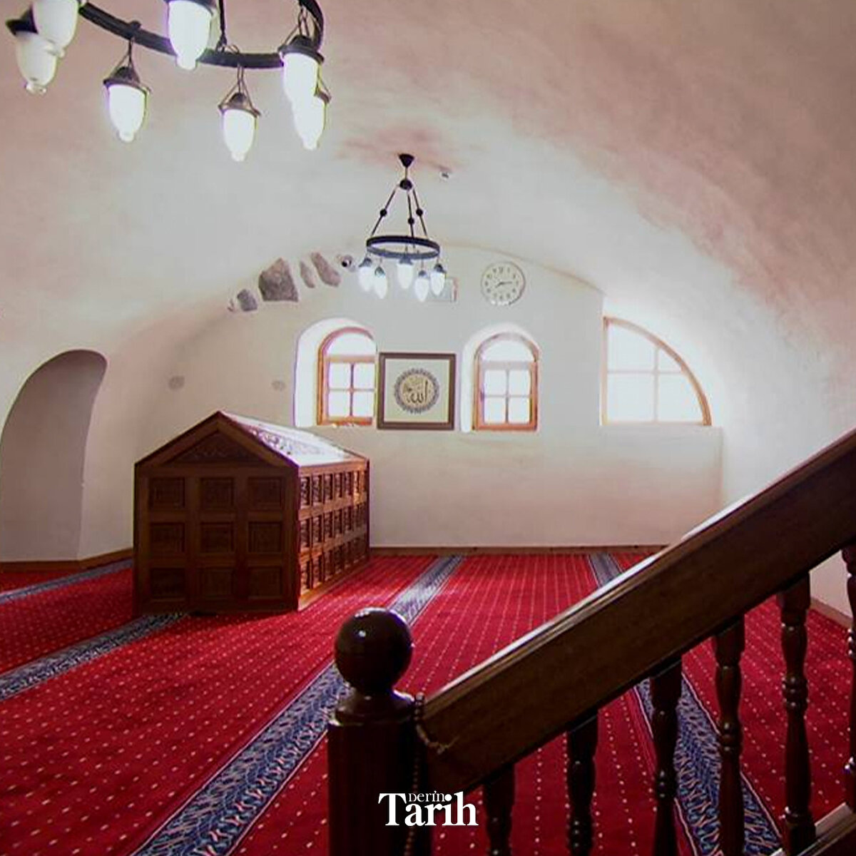 Hayatının bir bölümünü Kırıkhan ilçesine bağlı Alaybeyli Köyünde bulunan Darb-ı Sak Kalesi üzerindeki çilehanede geçirdi.