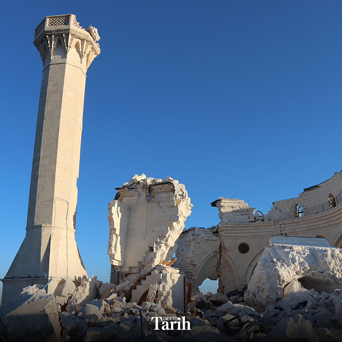 Bu kılıca “avn” adını veren Ukkâşe (r.a.), hem Bedir savaşında hem de daha sonra katıldığı diğer savaşlarda bu kılıcı kullandı.