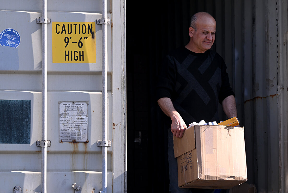 Yakınlarının cenazesine bile gidemediler<br><br>Hatay Eczacı Odası İskenderun Temsilcisi Ahmet Türen, AA muhabirine, depremde çok sayıda meslektaşının ev ve iş yerlerinin yıkıldığını söyledi.