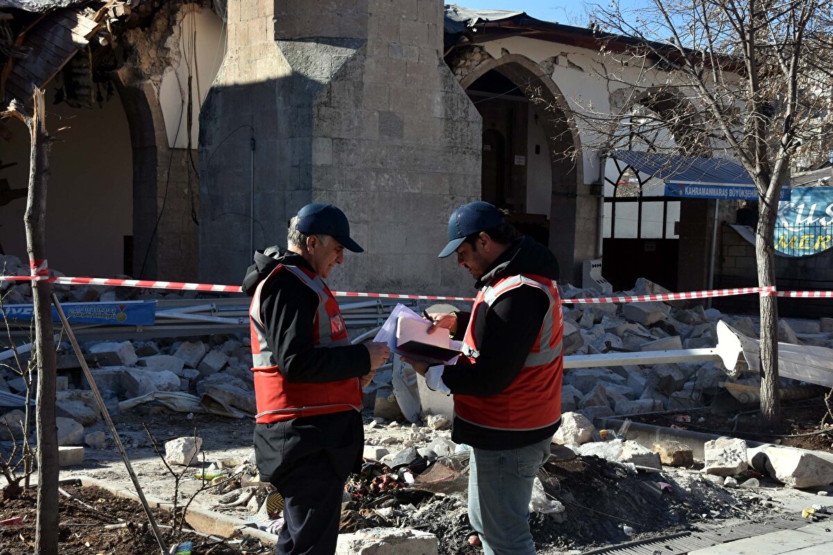 Kent genelindeki 39'u cami 42 tarihi yapı, depremlerde hasar gördü.<br><br>