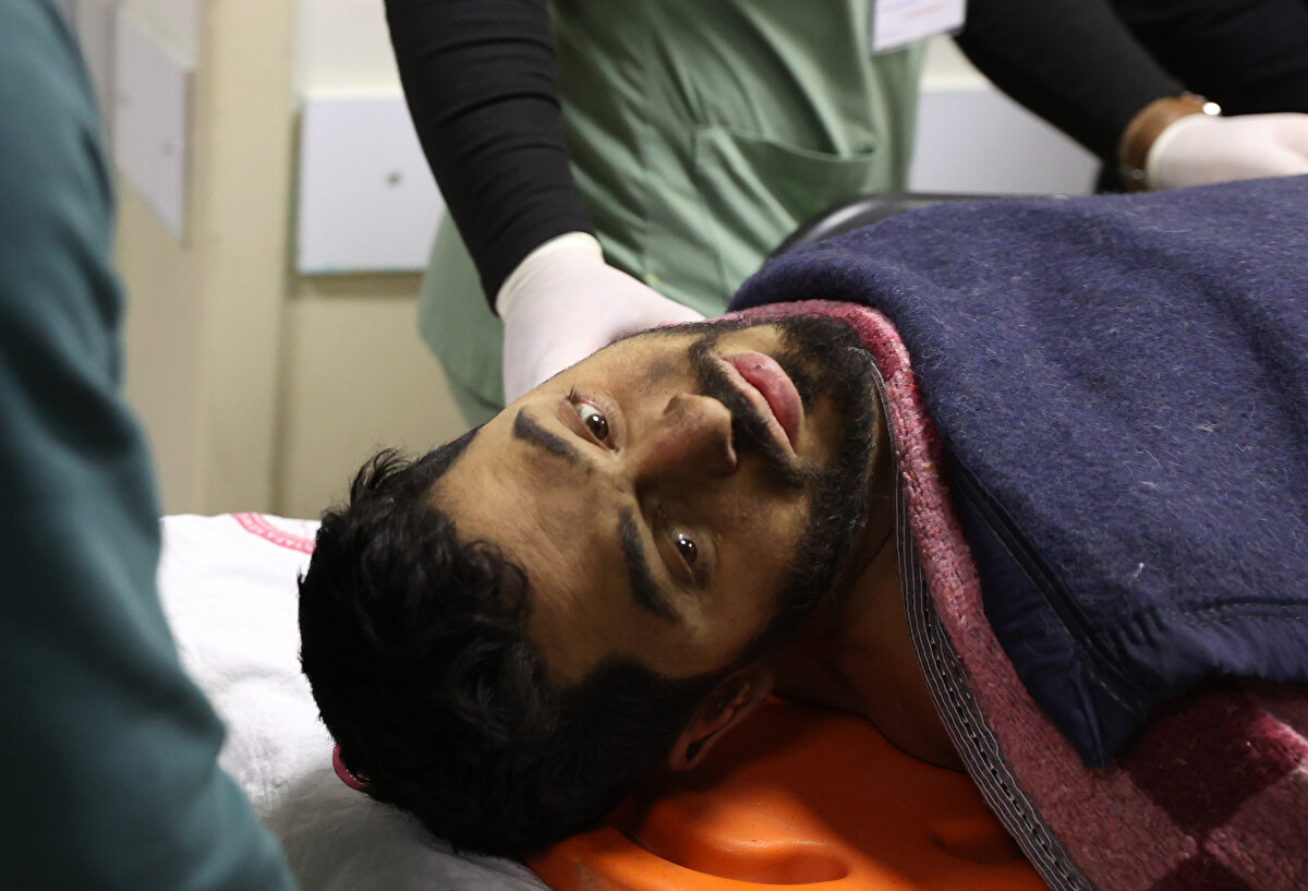 Enkazdan çıkarılması esnasında Mehmet Ali Şakiroğlu ile konuştuklarını aktaran Pirebaş, "Dedi ki 'Acıkmıştım, bana yemek verdiler, tekrar uykuya daldım. Uyandım, acıktım, siz geldiniz.' dedi. İçeride bir yaşam alanı oluşturmuş. Yemek yemesi hayali mi yoksa kendi kurgusu mu, şok halinde mi söyledi onu bilmiyoruz." diye konuştu.