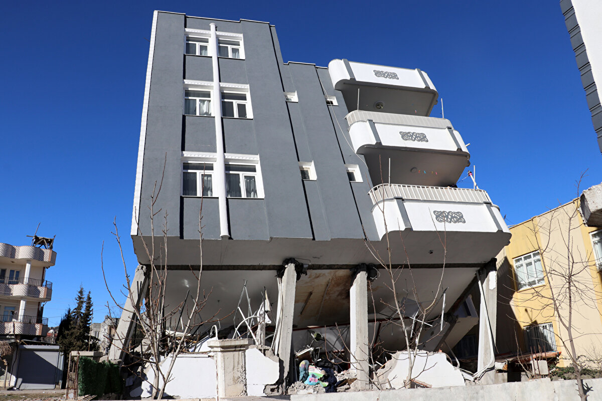 Kahramanmaraş merkezli depremlerden en çok etkilenen illerden biri olan Adıyaman'da 3 binin üzerinde kişi hayatını kaybetti, çok sayıda bina da yıkıldı. 