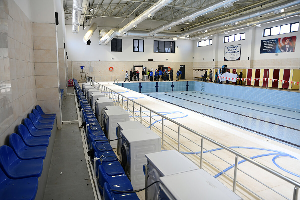 Büyükşehir Belediyesince kurulan 66 kişilik dağıtım timi ile depremin ilk gününden bu yana depremzedelere gıda dağıtımı yaptıklarını ifade eden Kördeve, ilçedeki konteyner tuvalet ihtiyacının da karşılandığını aktardı.