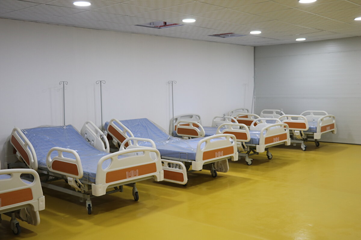 Zahiri, "Ne olursa olsun yanınızdayız. Ekiplerimiz hala burada. Gitmeyecekler, hala burada komuta altındalar. İlk gelen onlardı. Siz onlara gitmelerini söyleyene kadar da gitmeyecekler." ifadelerini kullandı.<br>