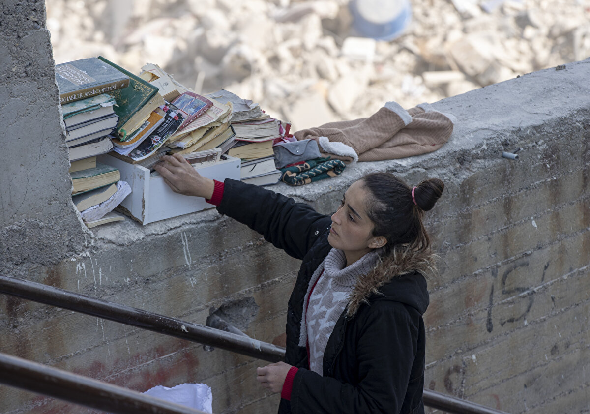 "Asrın felaketi" olarak nitelenen, Pazarcık ve Elbistan ilçeleri merkezli 7,7 ve 7,6 büyüklüğündeki depremlerin ardından kentteki enkaz kaldırma çalışmaları devam ediyor.<br><br>
