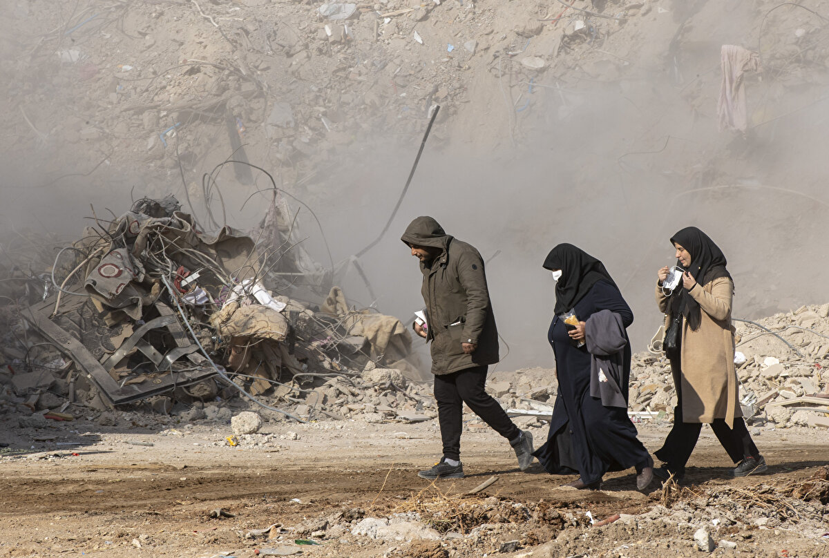 Kamyon şoförü Caner Karakuş, AA muhabirine, çalışmalara ilk günden itibaren devam ettiklerini söyledi. <br><br>