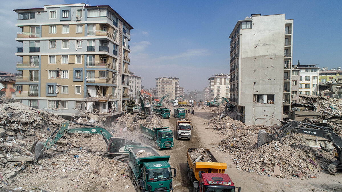 Türkiye'yi sarsan Kahramanmaraş merkezli, 11 ili etkileyen 2 büyük depremin ardından on binlerce kişi hayatını kaybetti. Depremin en çok etkilediği kentlerden biri de Hatay oldu.