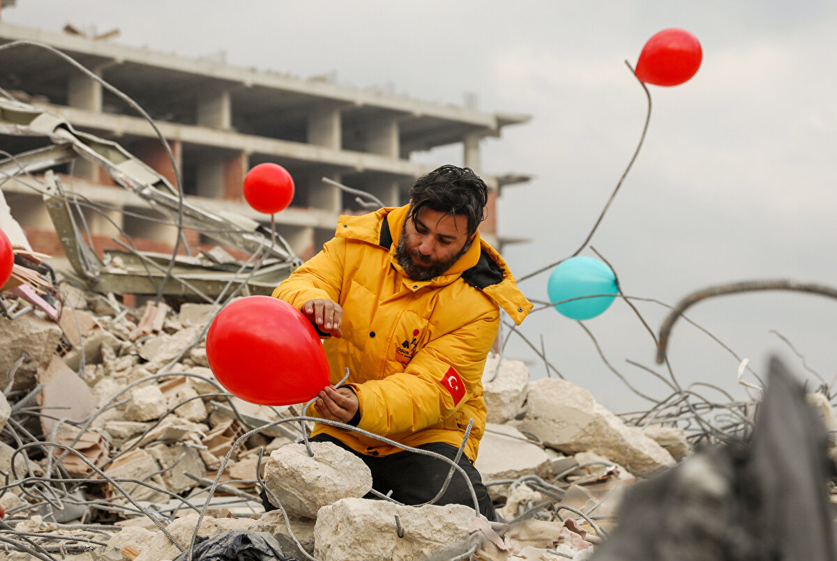 Çok üzgün olduğunu belirten derneğin kurucusu Ogün Sever Okur, "Çocuklara ulaşmak için başlattığımız kampanya sonrasında derneğimizi kurduk. Normalde çocukların her türlü sağlık problemlerinde ihtiyaçlarını karşılayıp, onlar için etkinlikler yapıyorduk. 