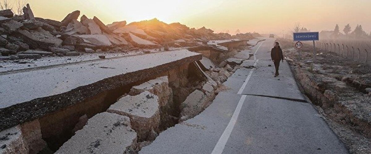 "6 Şubat 2023 saat 04:17'de meydana gelen Mw=7.7 büyüklüğündeki deprem ile ilgili son günlerde sosyal medya üzerinden yapılan yorumlara ilişkin açıklamamız aşağıda paylaşılmaktadır: