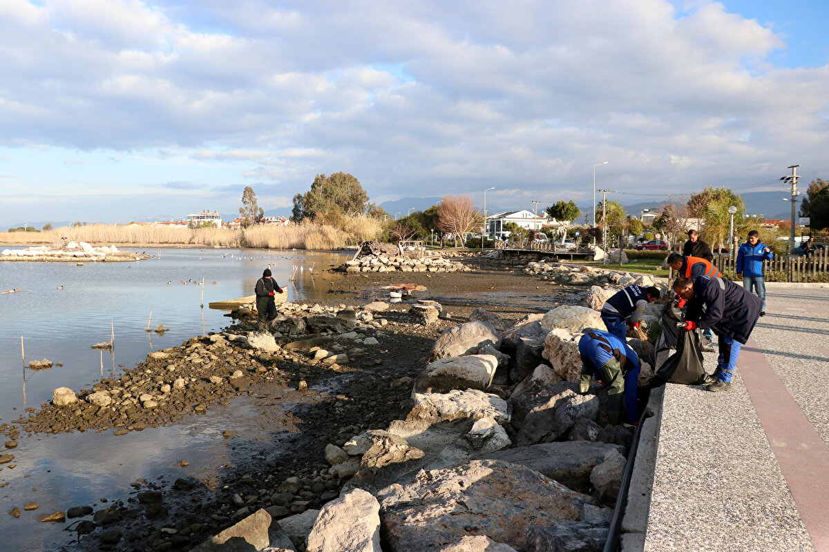 Foça Mahallesi Çalış mevkisinde bölgede yaşayanlar ve ziyaretçiler ortaya çıkan manzaranın fotoğraflarını çekti.<br><br>