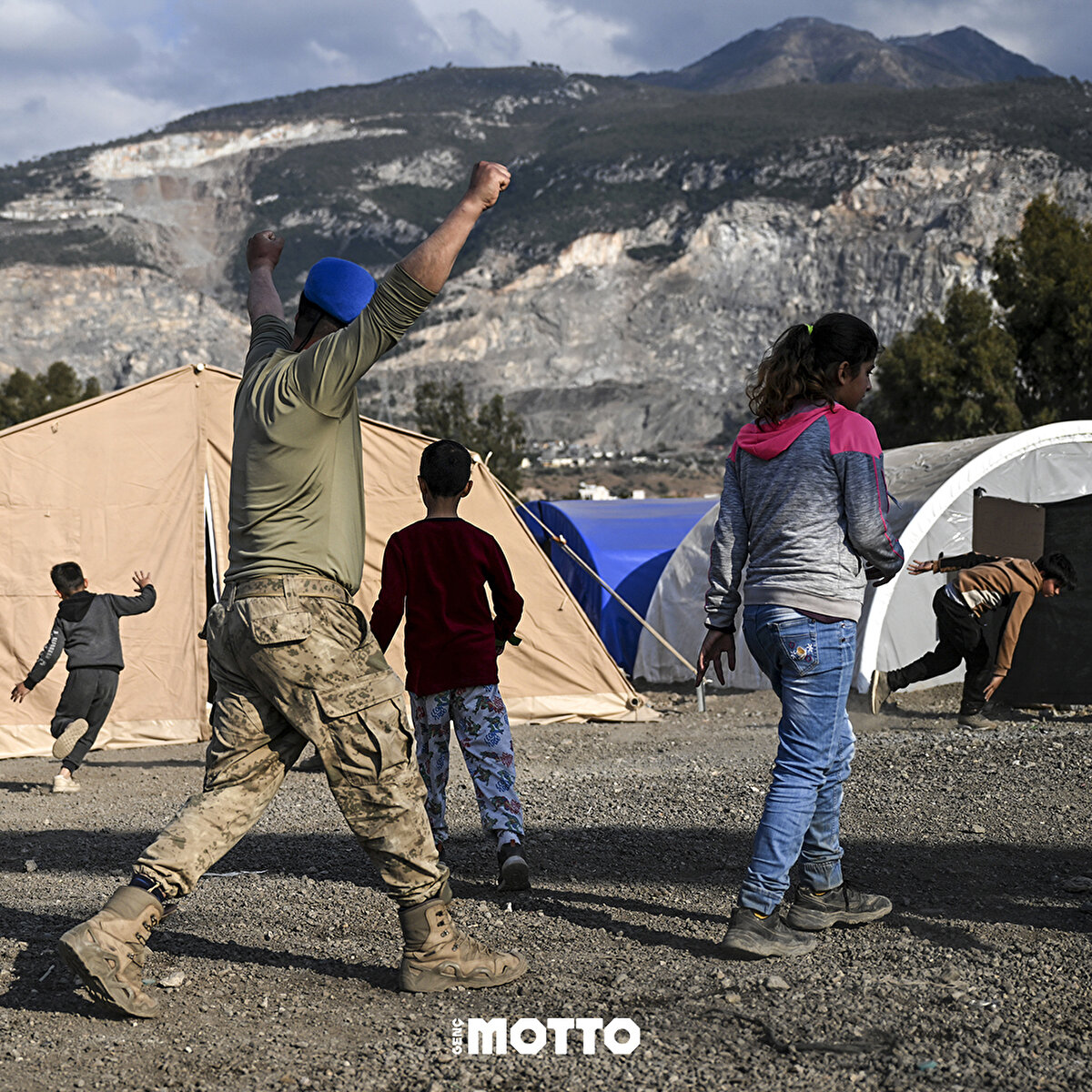 Afetin çocuklar üzerinde bıraktığı etkiyi azaltmaya çalışıyor