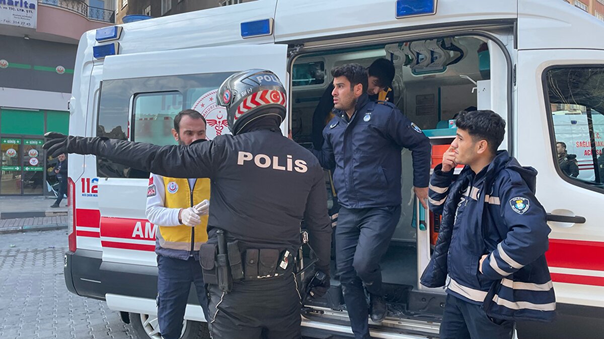 Patlamanın etkisiyle binada hasar oluştu. Olay yerine çok sayıda itfaiye ve sağlık ekibi yönlendirildi.<br><br>