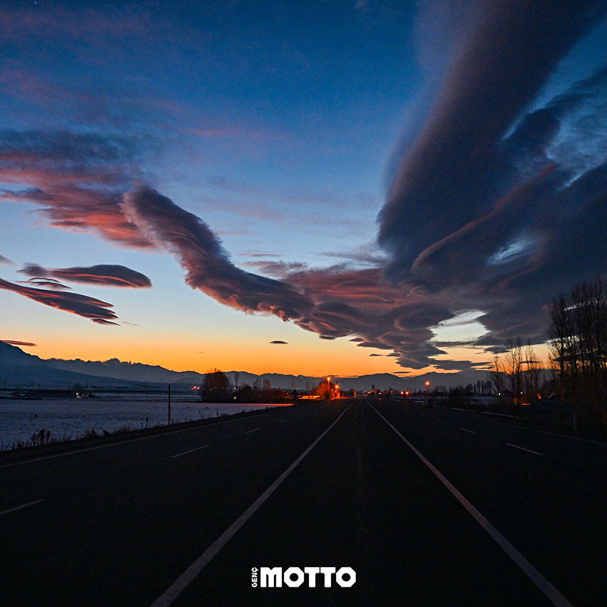 Rüzgarlar esiş yönlerindeki engeller sebebiyle engellenirler ve eğer yeterli kuvvette hızları varsa bu engellemeler, <br>basınç farklarına neden olur