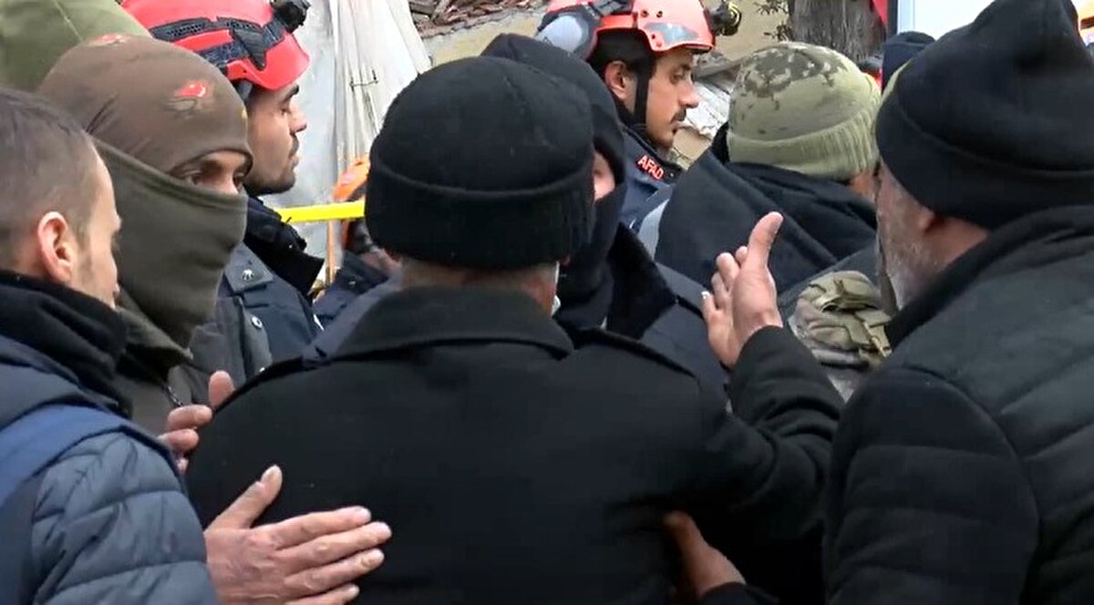 Hatay'da dün gece saatlerinde art arda yaşanan iki depremde 6 kişi hayatını kaybederken, 18'i ağır 294 kişi yaralandı.