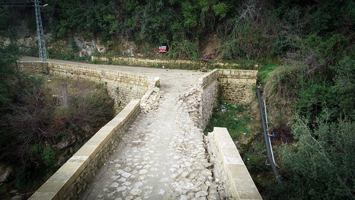 Halistürk, köprüyü kullanan 7 mahalle olduğuna değinerek, tarihi eserin 1 yıl önce restore edildiğini anlattı.<br>