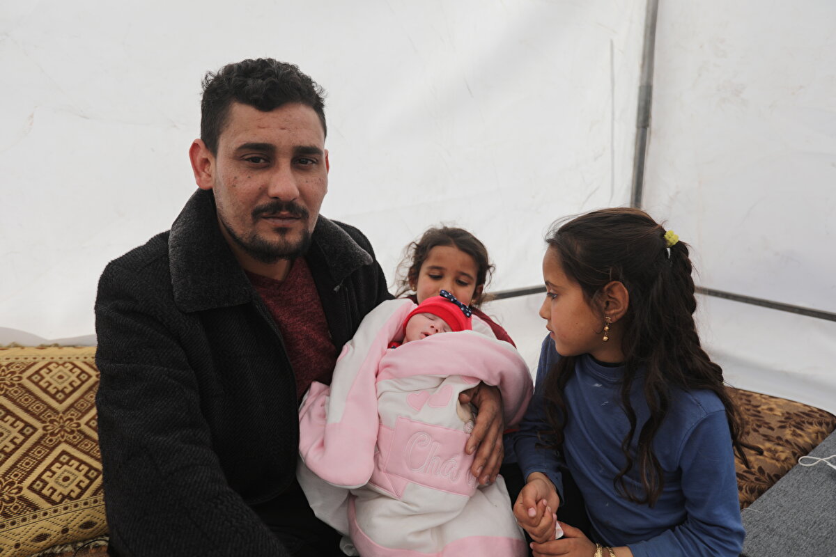 Hastane çalışanlarının Eye adını verdiği öksüz bebeğe, yeni ailesi, enkazda hayatını kaybeden annesi Afra'nın adını verdi.<br><br>