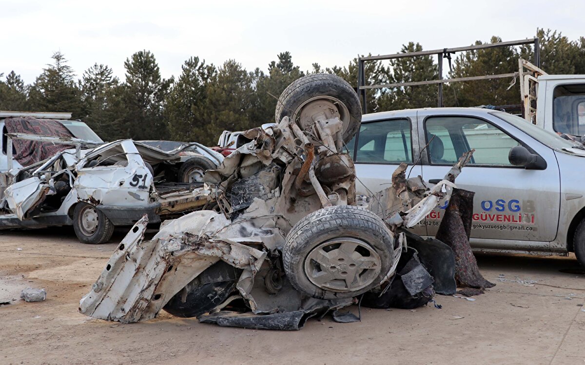  Hasarlı araçlar, ruhsat sahiplerinin talep etmesi durumunda kendilerine teslim ediliyor.
