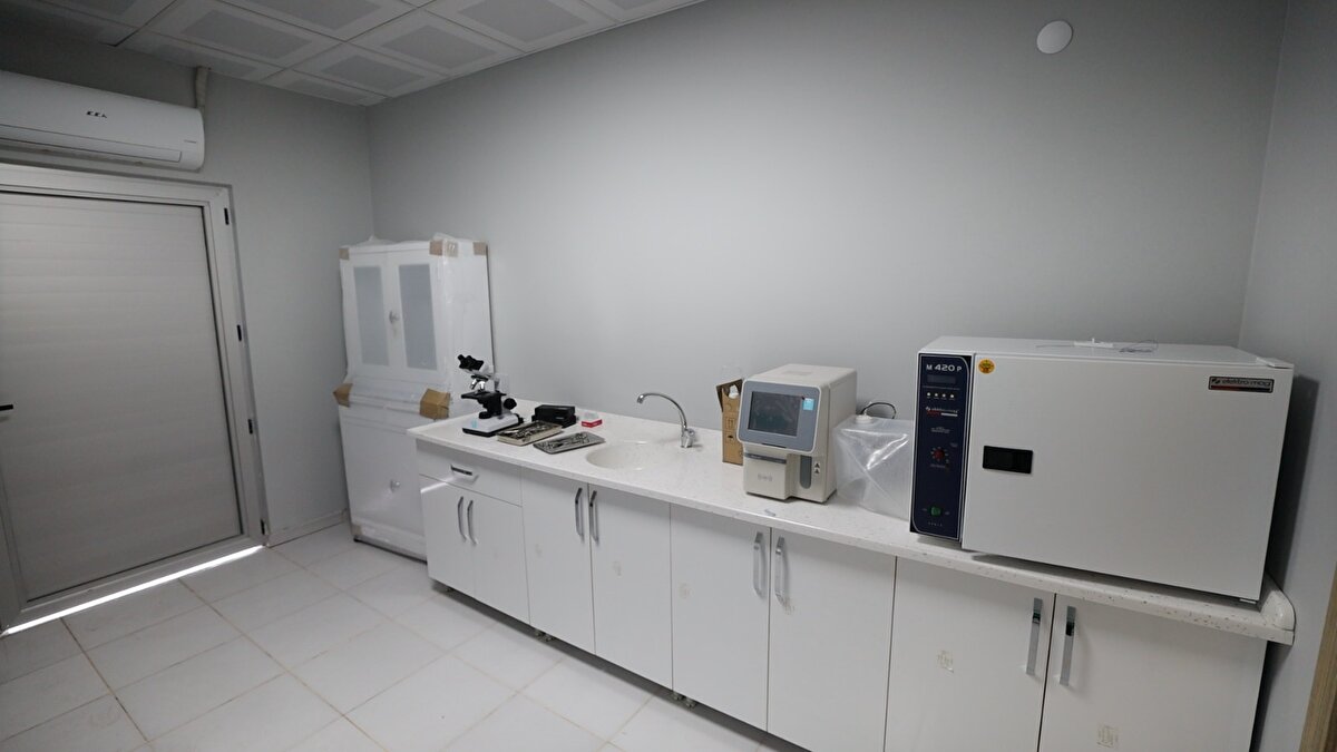 Özlü, "Meksika’ya uzun yıllar hizmet etmiş ve ülkemizde hayatını kaybeden ve Meksikalıların törenle karşıladığı köpeğimizin ismini arkadaşlarımızla yaptığımız değerlendirmede yapımı tamamlanan rehabilitasyon merkezimize vermeye karar verdik. ‘Proteo’nun ismi yıllar boyunca bu sokak hayvanları rehabilitasyon merkezimizde yaşayacak” dedi.<br><br>