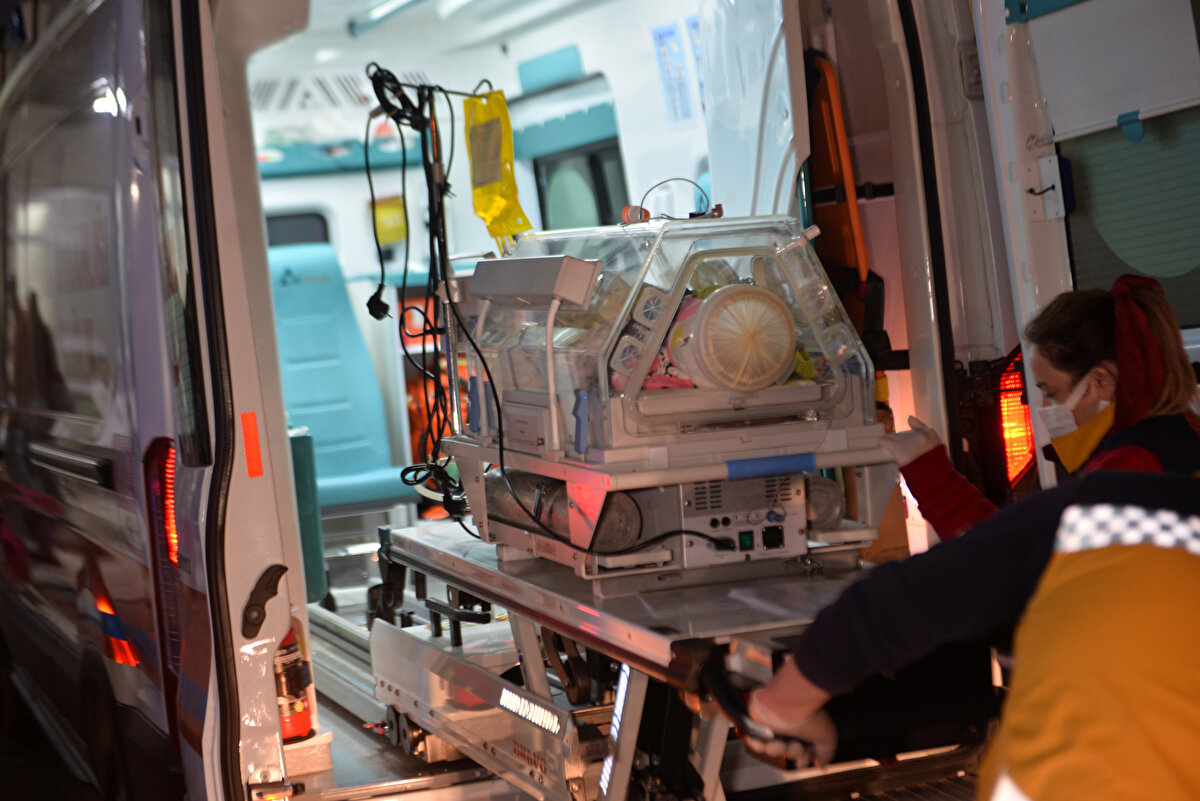 Bunun üzerine, buradaki hastaların kentteki ve çevre illerdeki hastanelere sevk edilmesine başlandı.<br><br>