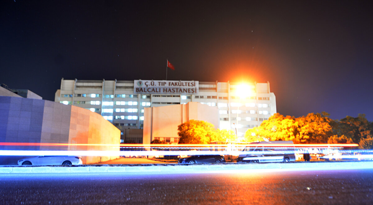 İnceleme sonucunda, hastanenin ana binasındaki A ve B blokların kolonlarının depreme dayanıklı hale getirilmesi kararlaştırıldı.<br>