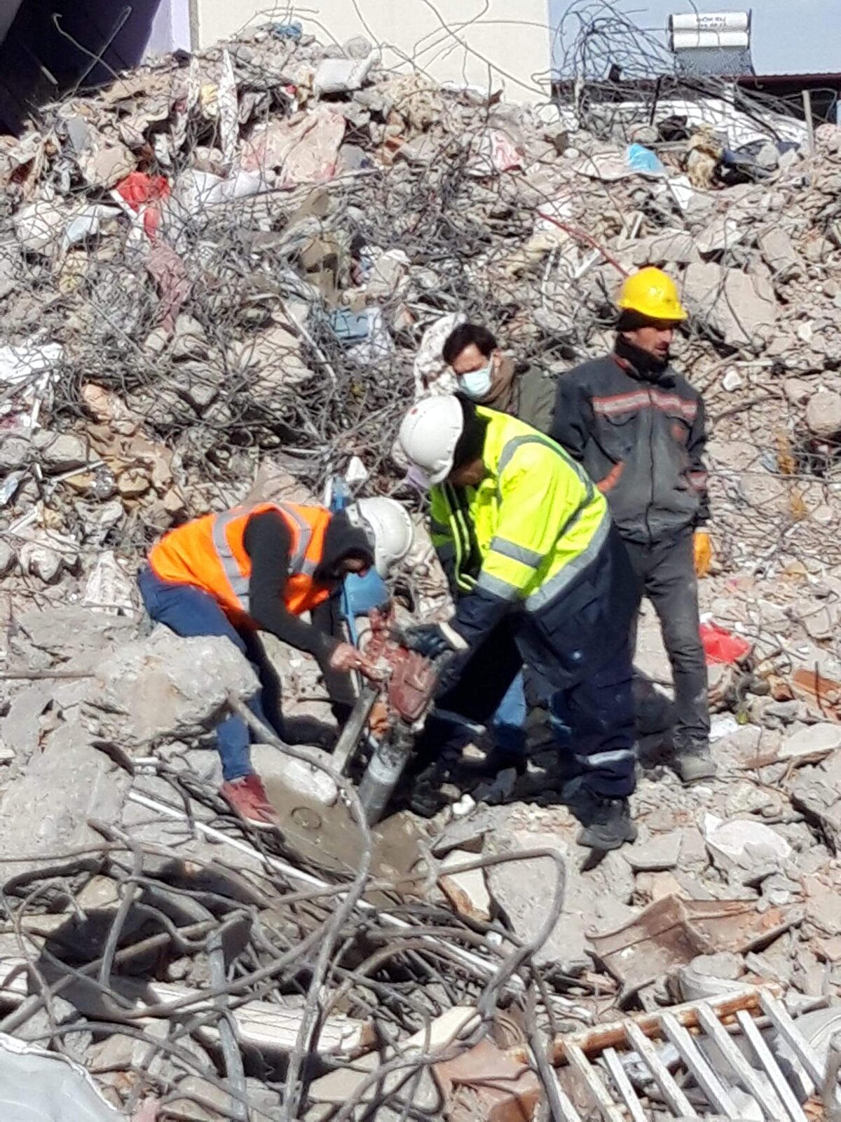 Talep üzerine Tekirdağ Namık Kemal Üniversitesi Çorlu Mühendislik Fakültesi İnşaat Bölümü'nden öğretim üyesi inşaat mühendisi Dr. Ahmet Bal'ın da aralarında olduğu mimar, inşaat ve jeoloji mühendislerinden oluşan 10 kişilik heyet, Adıyaman'a gitti. Akademisyenler, çöken binalarda inceleme yapıp numuneler aldı, hazırladıkları raporu da Bakırköy Cumhuriyet Başsavcılığı ile Çevre, Şehircilik ve İklim Değişikliği Bakanlığı'na sundu.