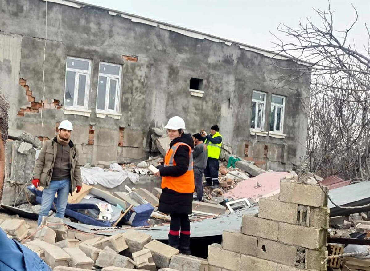 Kahramanmaraş merkezli 2 depremin ardından İstanbul Bakırköy Cumhuriyet Başsavcılığı, deprem bölgesinde çöken binalarda inceleme yapmak üzere Tekirdağ Cumhuriyet Başsavcılığı'ndan uzman ekip istedi.