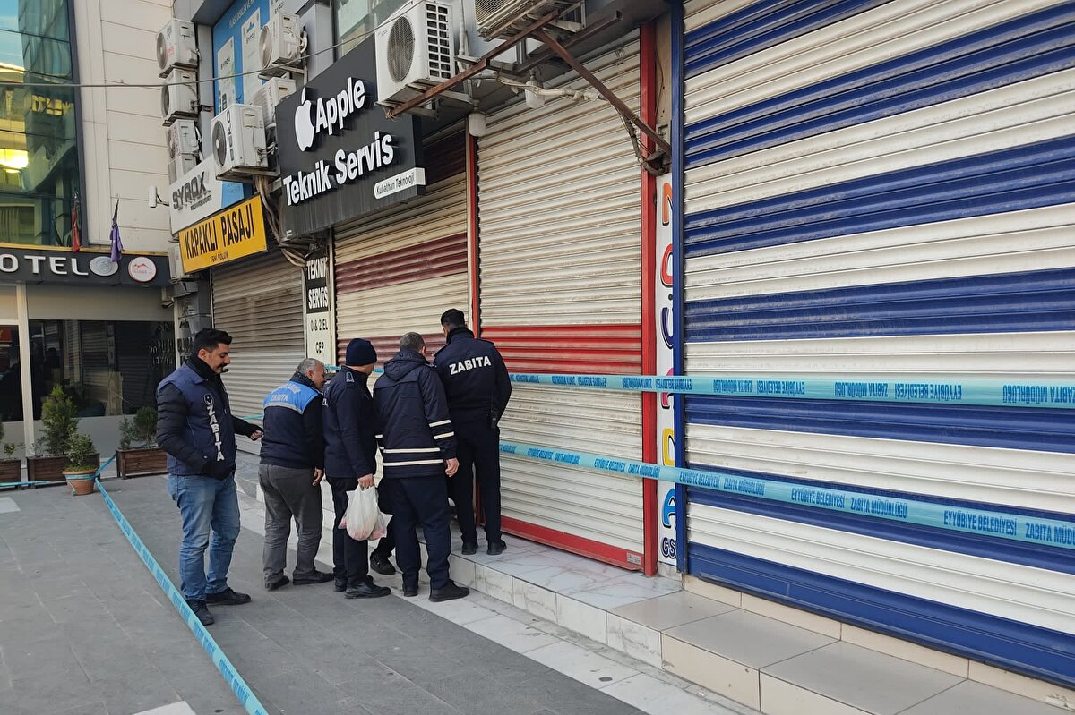 Kentin en işlek caddesinde bulunan Uzak Doğu ülkelerinden getirilen elektronik ve cep telefonlarının satışının yapıldığı 50 yıllık Kapaklı Pasajı, depremde hasar gördüğü yapılan kontrollerle ortaya çıktı.<br><br>