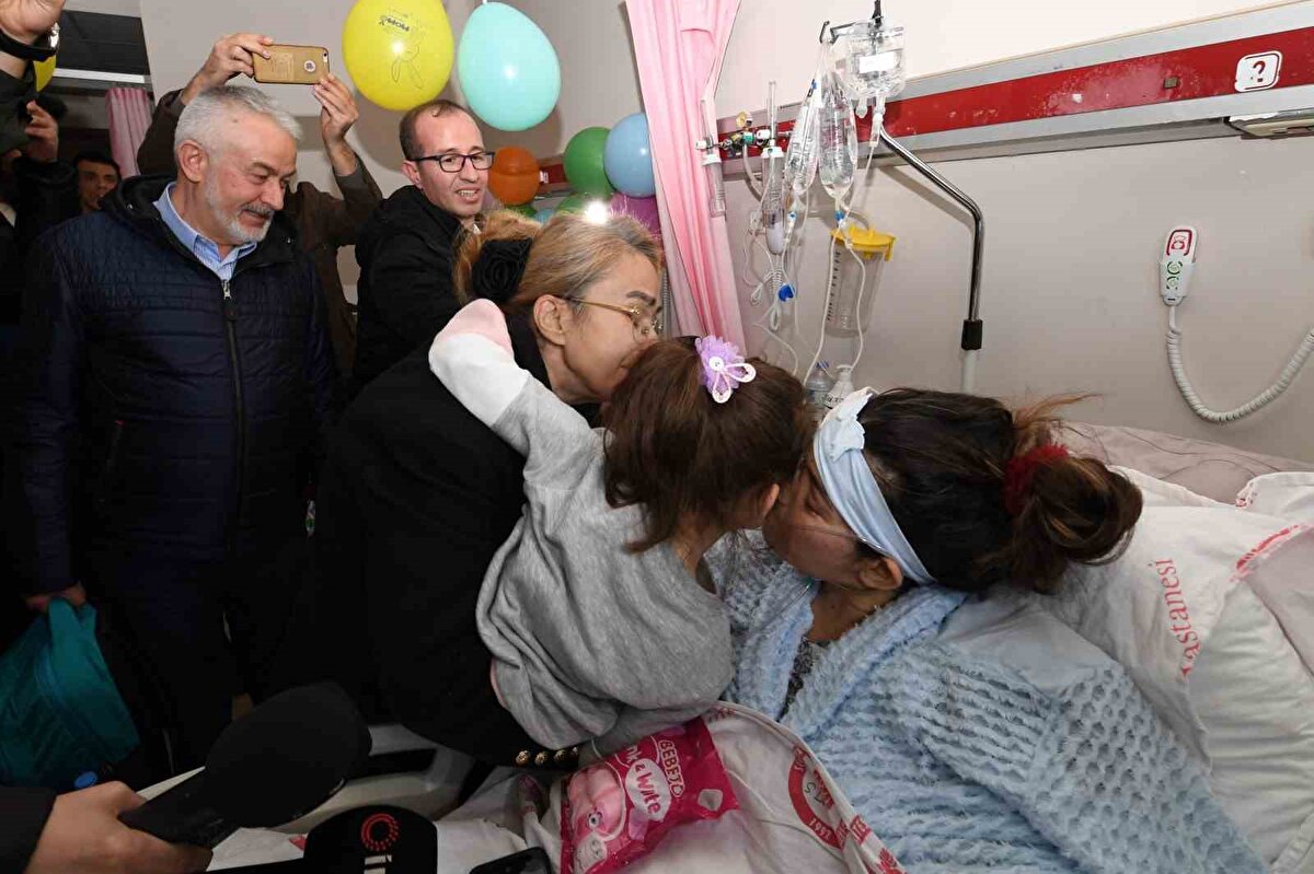 Kahramanmaraş merkezli ilk depreme, 3 çocuğu ve babasıyla birlikte oturdukları Hatay’ın Belen ilçesi Sarımazı Mahallesi’nde bulunan 4 katlı Tuna Apartmanı’nda yakalanan Halime Bağrıaçık, enkaz altında kaldı.<br><br>