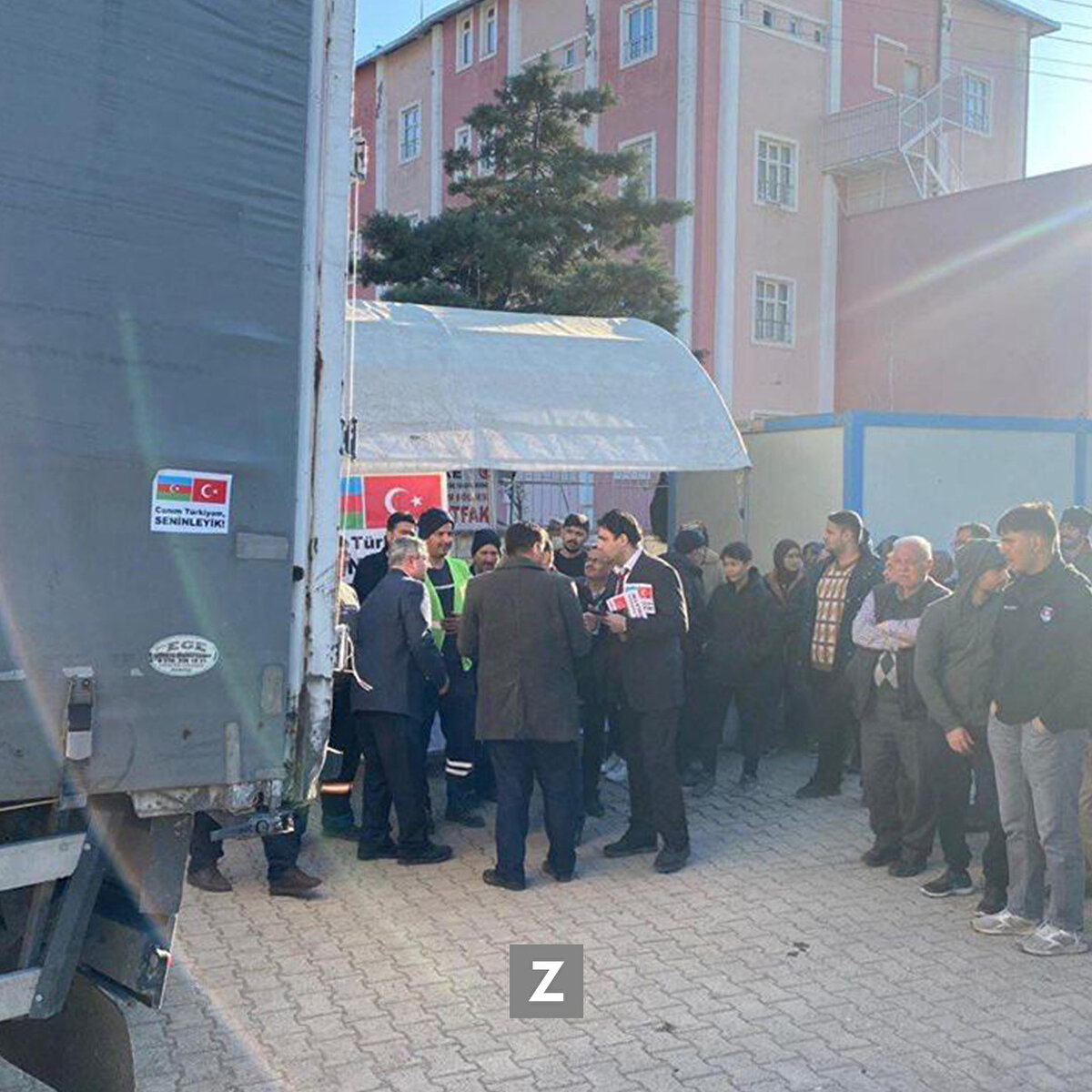 Bizler, milletimizi ve iki devletimizi seven sıradan vatandaşlar olarak devlet başkanımızın çağrısına katılıyor ve Azerbaycan-Türkiye birliğinin ne kadar büyük bir güç olduğunu tüm dünyaya göstermek istiyoruz.