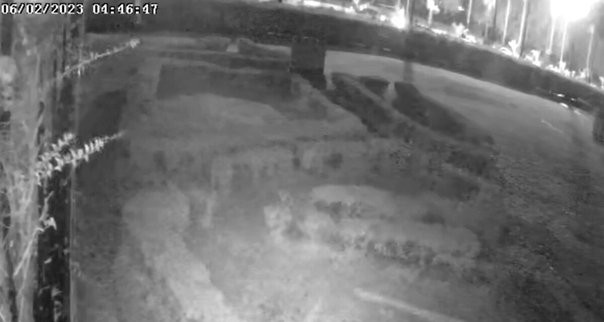 İstanbul Üniversitesi Cerrahpaşa Jeoloji Mühendisliği Bölüm Başkanı Prof. Dr. Hüseyin Öztürk ise İskenderun ve Samandağ'da araştırmasını tamamlayıp İstanbul'a dönüş yaptı. Öztürk, İskenderun'da zayıf zemin koşullarında yüksek bina yapılması ve suya doygun zeminde su sıvılaşması olduğunu kesinleştirdi.<br><br>Öztürk, İskenderun'daki çalışmalarına ilişkin yayına hazırladığı tespitlerini anlattı. <br><br>Öte yandan, depremden 29 dakika sonra alttan su kaynadığına dair güvenlik kamerası görüntüleri de ortaya çıktı. Görüntülerde yerin altından kaynayarak sıvı çıktığı görülüyor. <br><br>