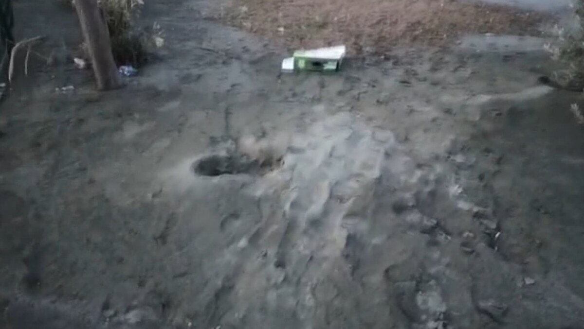 Kahramanmaraş merkezli meydana gelen depremler sonrası TÜBİTAK üniversitelere proje çağrısında bulundu.<br><br>Çağrının ardından İstanbul Üniversitesi Cerrahpaşa Mühendislik Fakültesi Jeoloji Mühendisliği Bölümü'nden 8 araştırmacı "06 Şubat 2023 Pazarcık Depremi Yüzey Kırığı Araştırması", "Doğu Anadolu Fay Zonu 06 Şubat 2023 Tarihli Depremlerin Fay Parametreleri ve Bölgedeki Etkilerinin Araştırılması" ve "06 Şubat 2023 Kahramanmaraş- Pazarcık Mw=7.7, Elbistan-Mw=7.6 Depremlerinde Oluşan Geoteknik ve Yapısal Hasarlara Ait Bulgular" isimli projelerle ilgili araştırma yapmak için deprem bölgesine gitti.