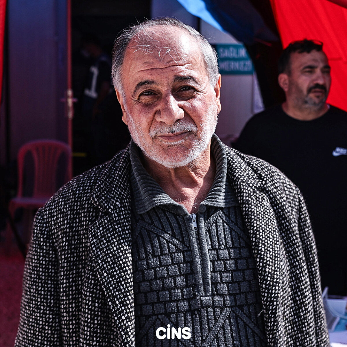 Pakistanlı bir grup doktor da bu çadır kentte çalışmalarını sürdürüyor