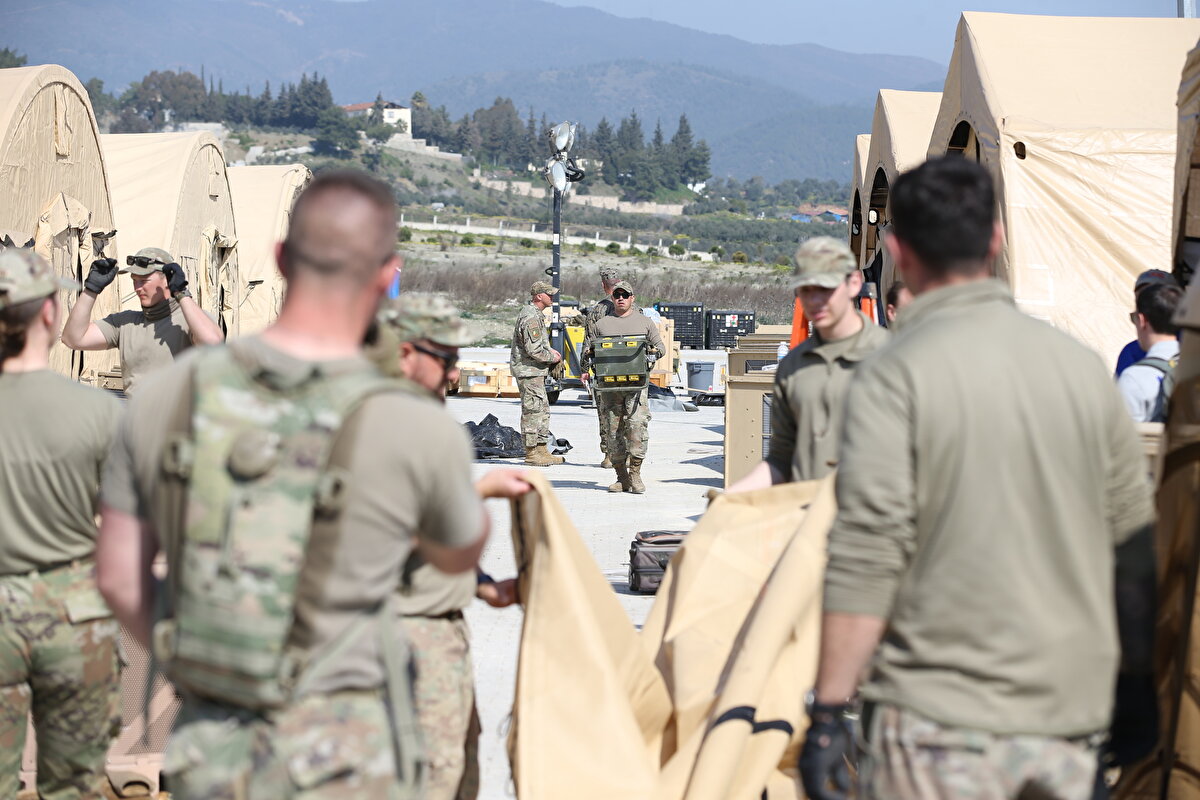 Türk hükümeti ile koordineli olarak yardım malzemelerini dağıttıklarını, Türk Sağlık Bakanlığının direktifleriyle ve onlarla koordine halde çalıştıklarını vurgulayan Allen, "Afetin ortasında bile Türk Sağlık Bakanlığı yetkilileri muhteşem bir iş çıkarıyorlar. Tüm ekipleriyle birlikte etkin bir biçimde çalışıyorlar. Bizim için sizlere yardım etmek büyük bir onur" dedi.