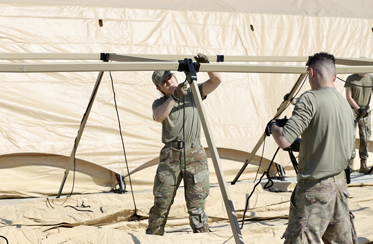 Acil Tıp Uzmanı Doç. Dr. Sarper Yılmaz da Türk ve ABD sağlık yetkililerinin sahra hastanesi kurulması konusunda görüştüğünü belirterek, şöyle konuştu:<br>