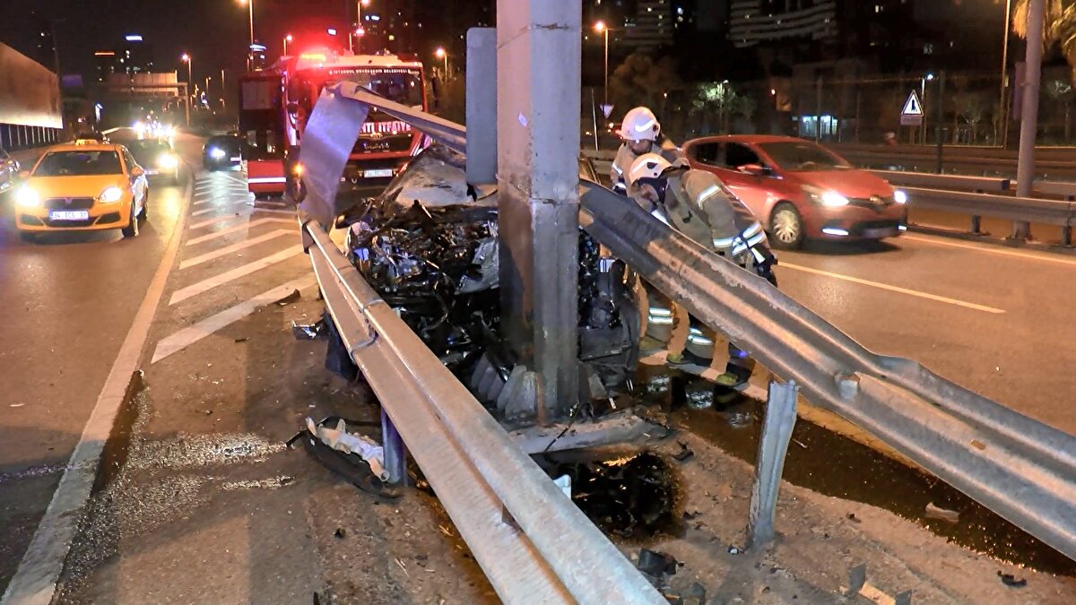 Kazada otomobilde bulunan 3 kişi yaralandı. Haber verilmesi üzerine olay yerine itfaiye, sağlık ve polis ekipleri sevk edildi. Kazada yaralanan 3 kişi, sağlık ekiplerinin olay yerindeki müdahalesinden sonra hastaneye kaldırılarak tedavi altına alındı.