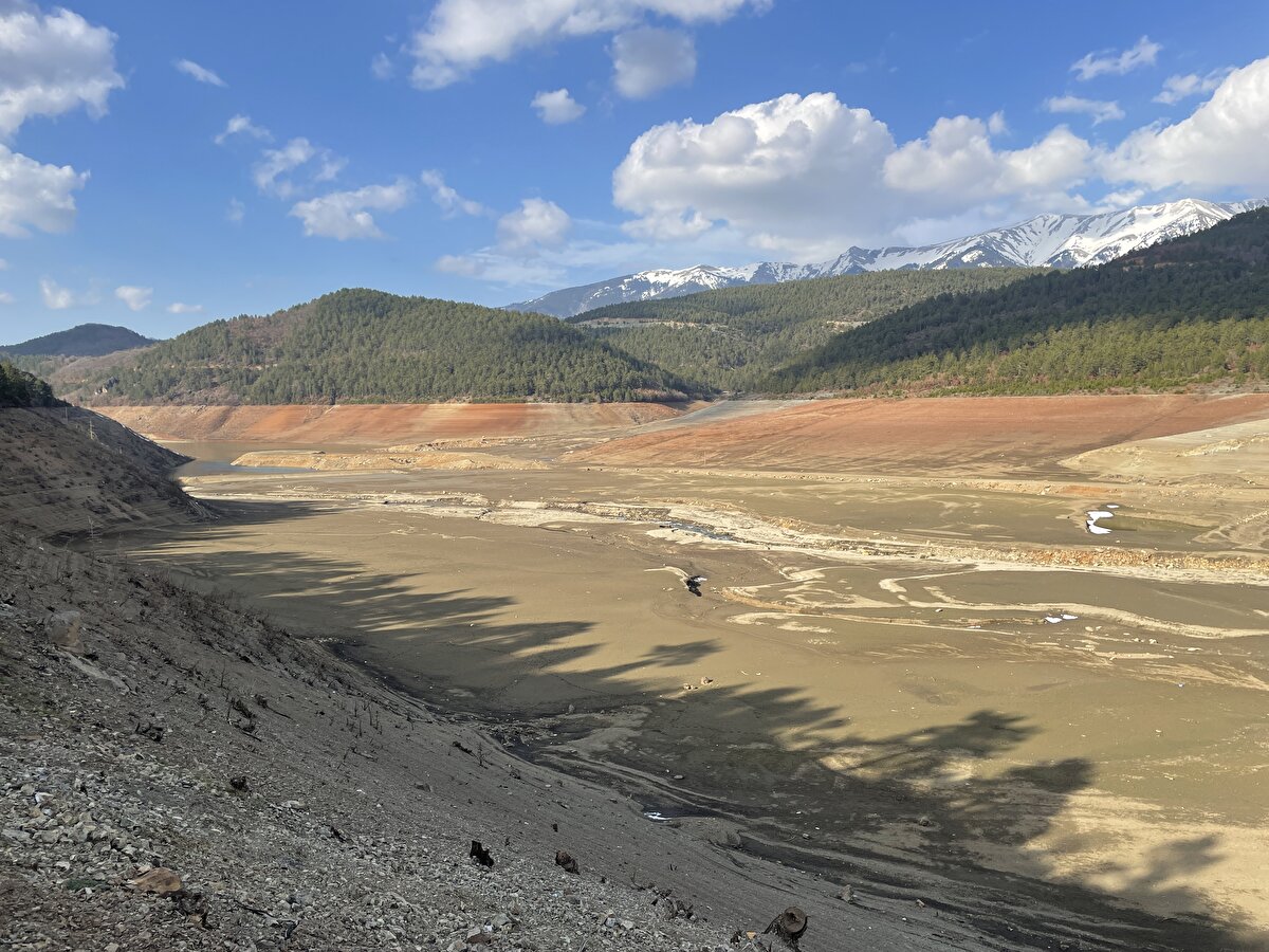 BUSKİ Genel Müdür Güngör Gülenç, AA muhabirine, Doğancı Barajı'nın doluluk oranının, kurulduğu günden bu yana en düşük seviyeye indiğini söyledi.<br>