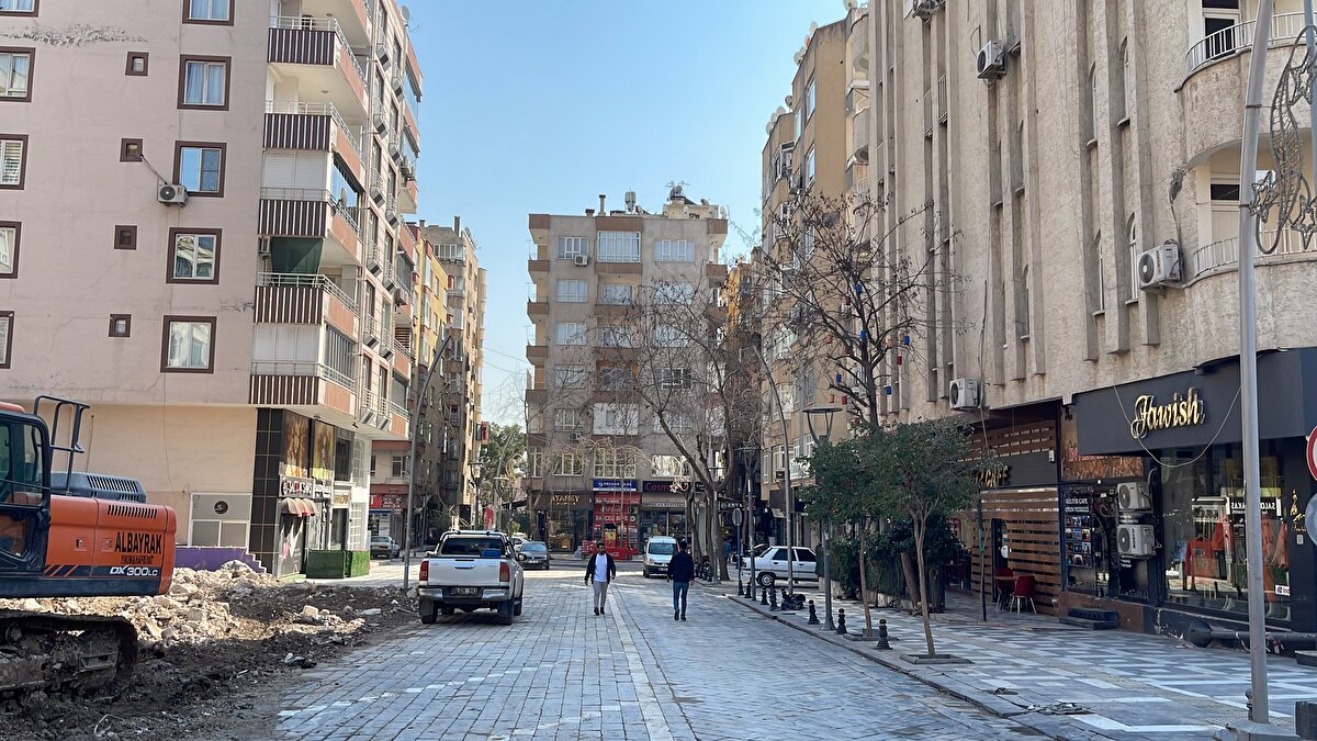 Kiralık ya da satılık ev bulamayan depremzedeler de farklı kentlere gitmek için çare arıyor.