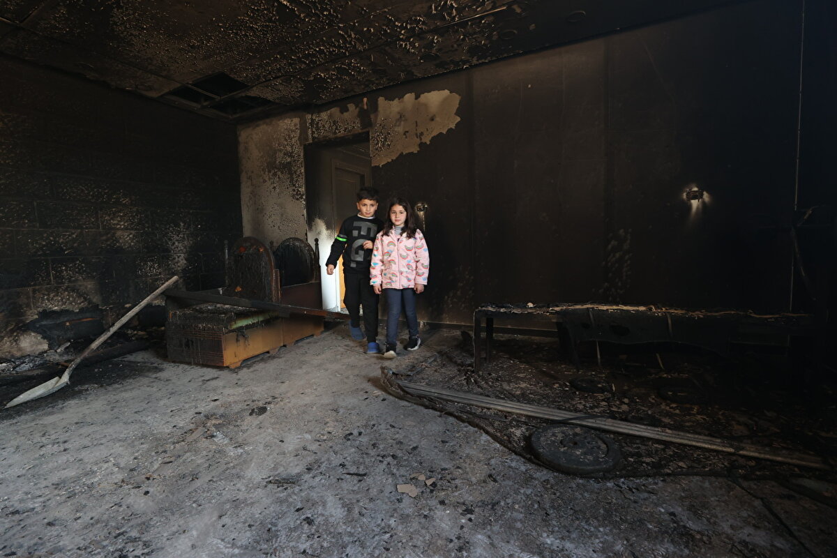 İşgal altındaki Batı Şeria'da yüzlerce Yahudi yerleşimci, Nablus kentinde organize saldırılar düzenleyerek Filistinlilere ait çok sayıda ev, iş yeri ve aracı ateşe verdi.<br>