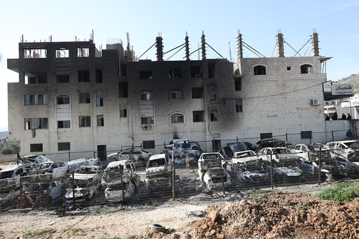 Yahudi yerleşimciler dün de Nablus'a bağlı Burin köyünde Filistinlilerin evlerine saldırmış ve 2 otomobili ateşe vermişti.<br>