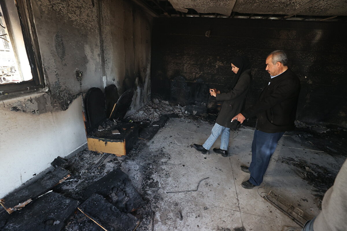 Olaylarda, biri bıçaklı diğeri sopalı saldırıya uğrayan 2 Filistinli de yaralandı. Yaralıların hastaneye kaldırıldığı belirtildi.<br>