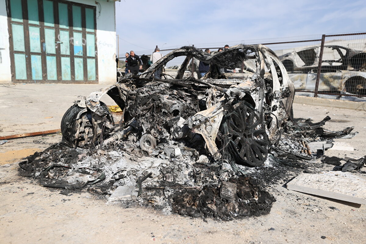 Çoğu ağır silahlı şekilde gezen Yahudi yerleşimciler, Filistinlilere karşı taşlı, sopalı ve biber gazlı saldırılar, ev ve araç kundaklama, zeytinlik ve tarlalara zarar verme ve yağmalama gibi şiddet eylemlerinde bulunuyor.<br>