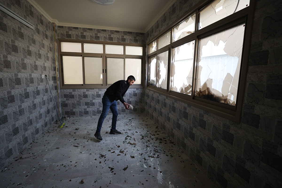 Nablus'a bağlı Huvara beldesinde bir araca düzenlenen silahlı saldırıda 2 Yahudi yerleşimcinin öldürülmesinin ardından bölgede gerginlik yükseldi.<br>