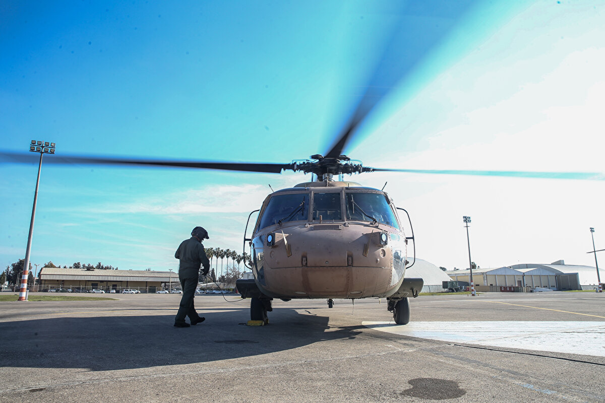 <br>Akdemir, helikopter faaliyetlerinde halkla iç içe çalıştıklarına dikkati çekerek, "Malzemelerin nakli sırasında halktan aldığımız tepkiler, onların olumlu geri bildirimleri bizim için çok kıymetli. Yaralı ve hasta nakli yapan personel için bizzat taşıdığı kişilere bu denli güçlü destek verebildiğini görmek, birebir temasta bulunabilmek, onların iyileştiklerini, iyi şartlara ulaşabildiklerini öğrenmek gerçekten çok güzel his." ifadesini kullandı.