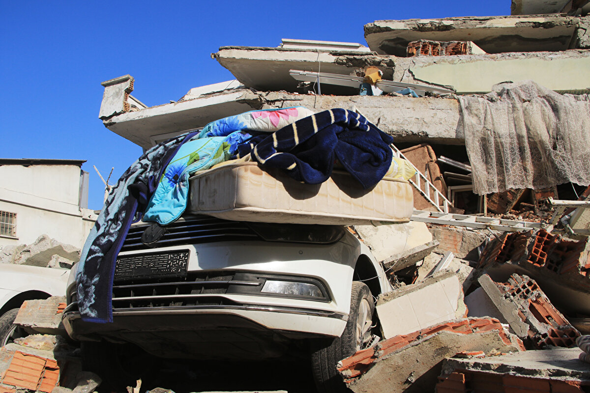Açıklamada yer verilen listedeki 173 binanın enkazının kaldırılması çalışmalarının yarından itibaren yapılacağı belirtilerek, "Bina sakinleri istedikleri takdirde enkaz kaldırma çalışmalarına refakat edebileceklerdir. Yapılan planlama çerçevesinde ilerleyen günlerde yapılacak enkaz kaldırma çalışmalarına ilişkin güncel yapı listesi bilahare Valiliğimiz web sitesi üzerinden paylaşılacaktır." denildi.