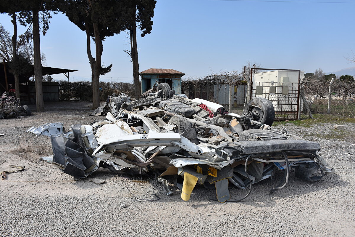 İl Emniyet Müdürlüğüne ait Dulkadiroğlu ilçesindeki otoparka çekilen otomobil, minibüs, ticari araç, cip ve kamyonetler, burada muhafaza altına alınıyor.