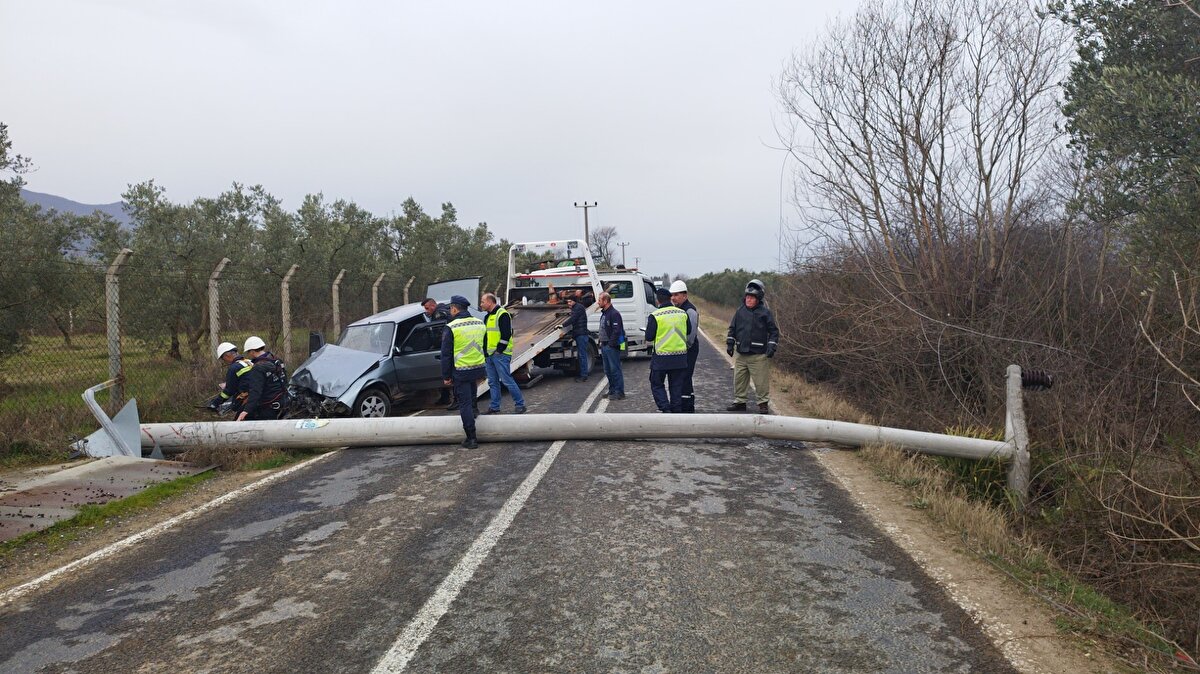 Bölgeye Uludağ Elektrik Dağıtım A.Ş. (UEDAŞ) ekipleri, sevk edildi. Bölgede bir süre elektrik kesintisi yaşandı.